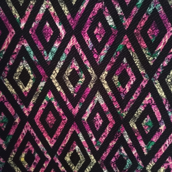 Lularoe Cassie Pencil Skirt Size 2XL Floral Diamond Print - Picture 7 of 8